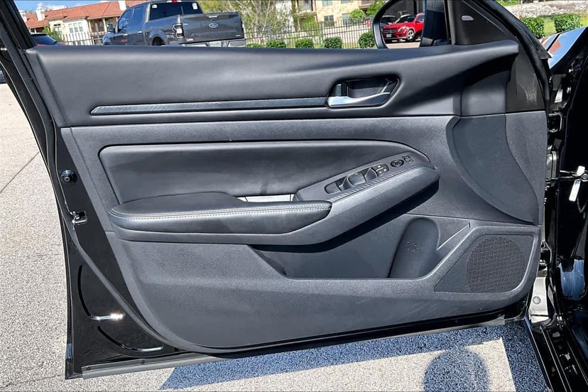 2025 Nissan Altima - Image 22
