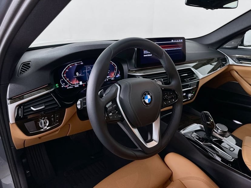 2023 BMW 5 Series - Image 9