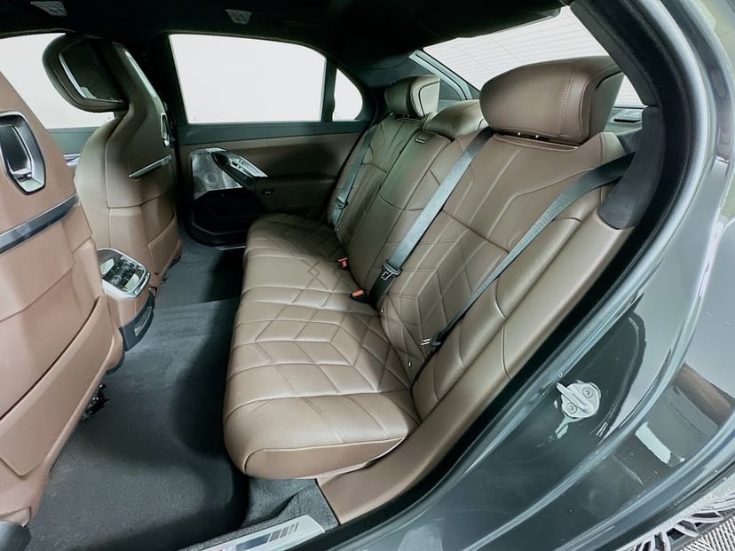 2026 BMW i7 - Image 17