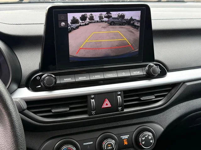 2023 Kia Forte - Image 18