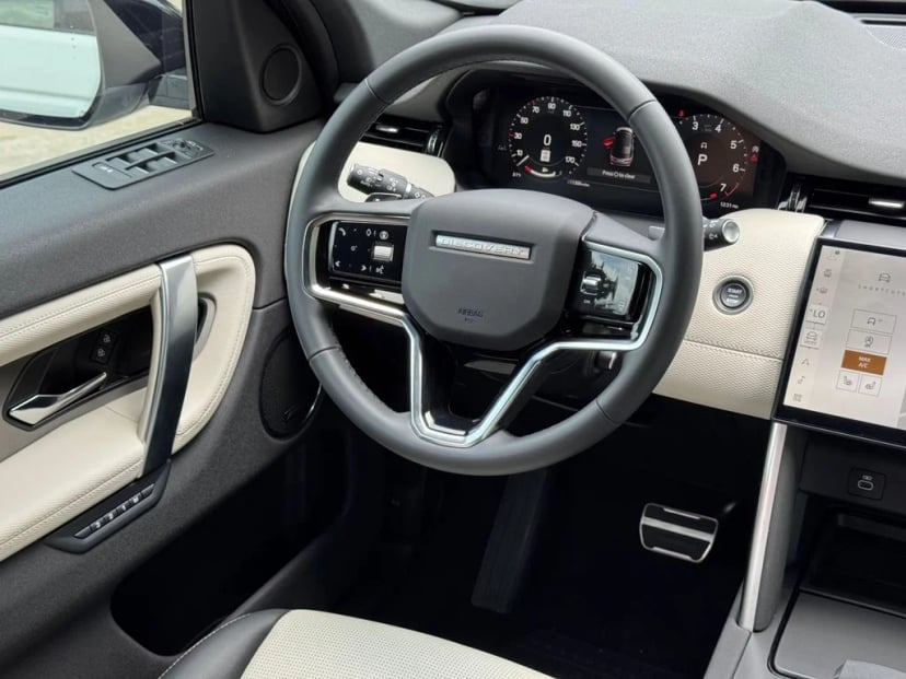 2025 Land Rover Discovery Sport - Image 24