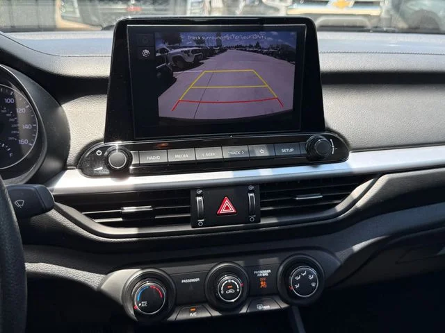 2023 Kia Forte - Image 18