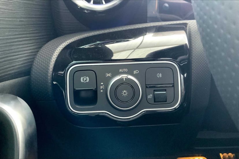 2025 Mercedes-Benz CLA 250 - Image 13