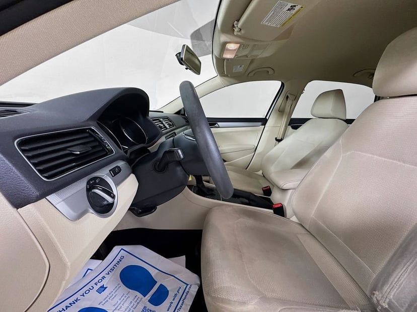 2017 Volkswagen Passat - Image 24