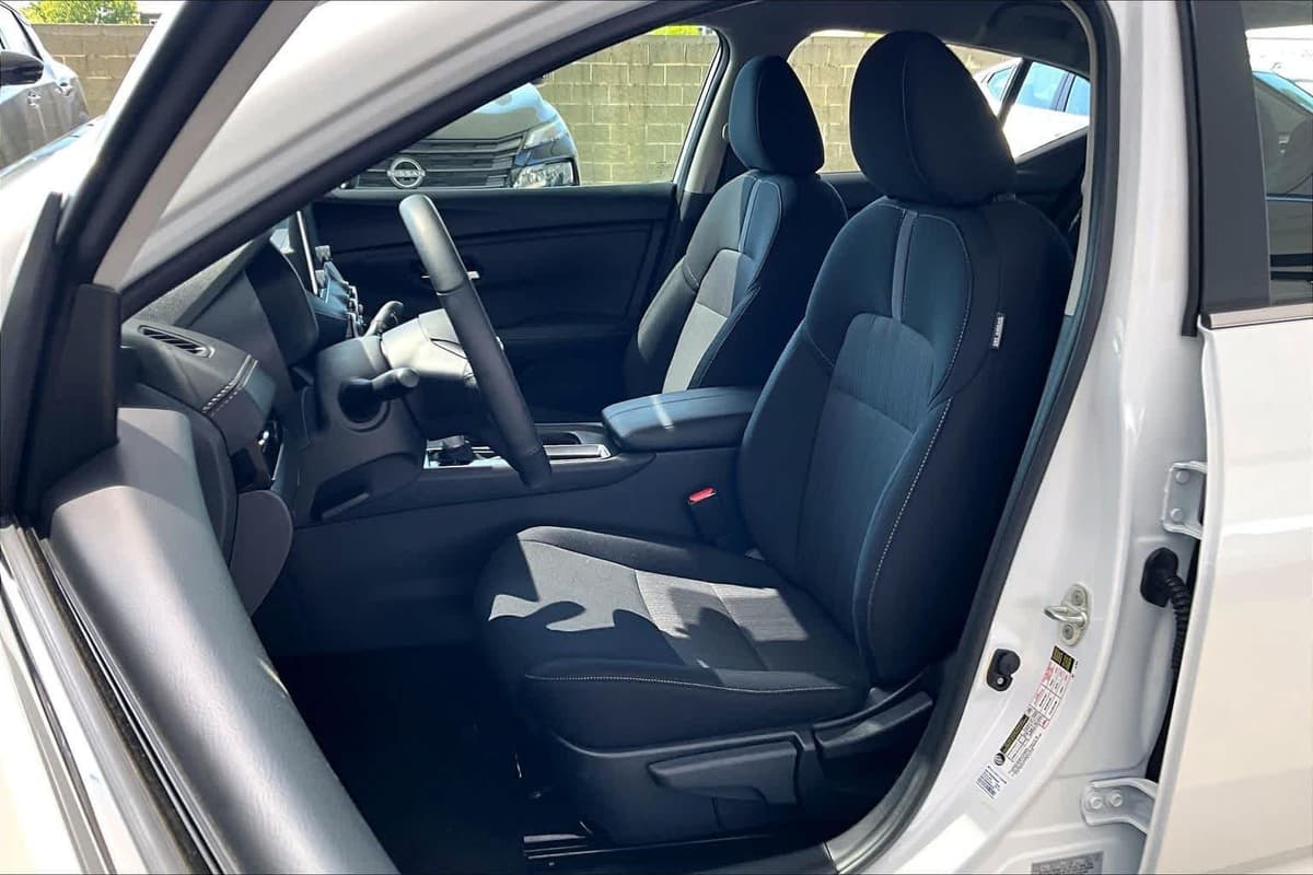 2025 Nissan Sentra - Image 8