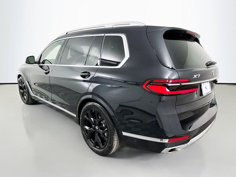 2023 BMW X7 - Image 7