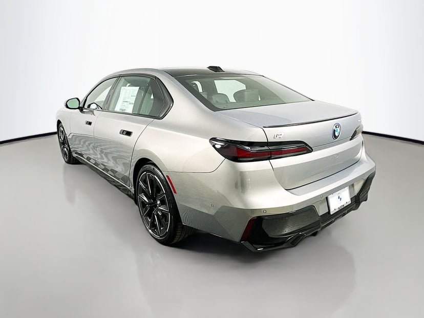 2025 BMW i7 - Image 7