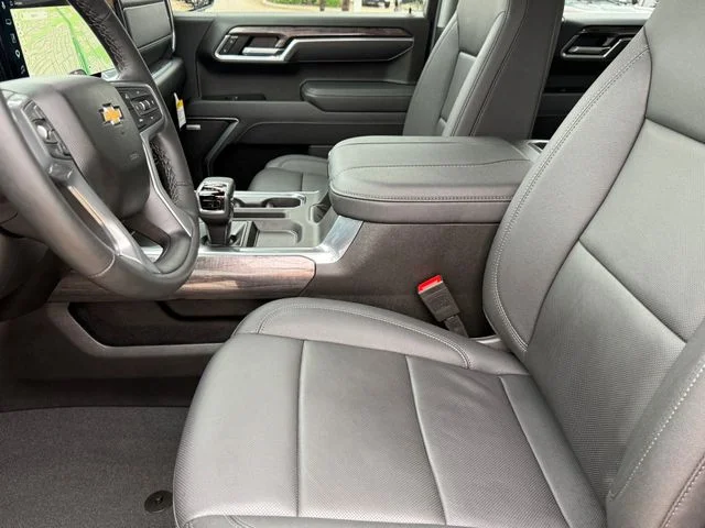 2025 Chevrolet Silverado 1500 - Image 9