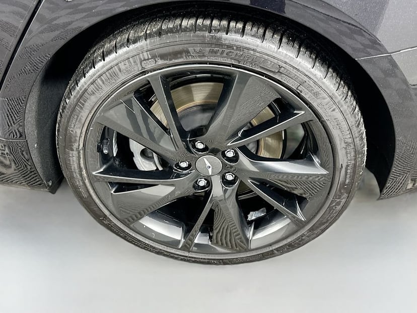 2023 Genesis G70 - Image 32