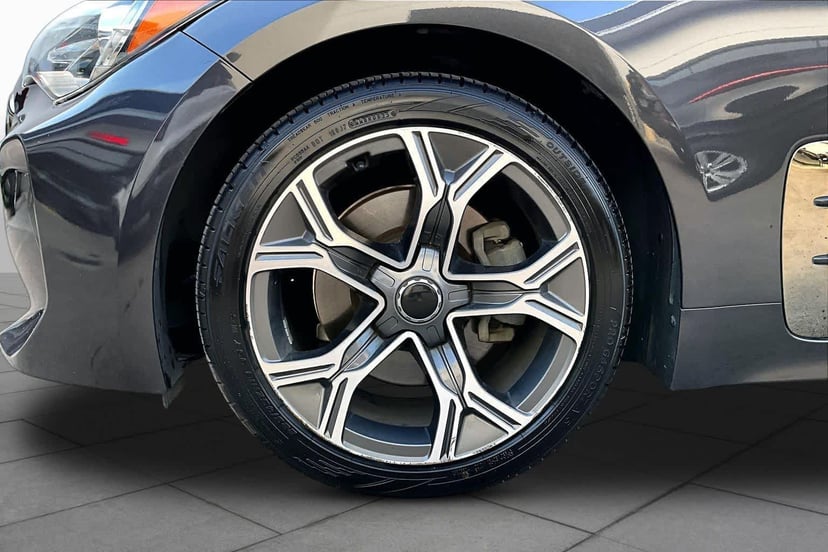 2020 Kia Stinger - Image 11
