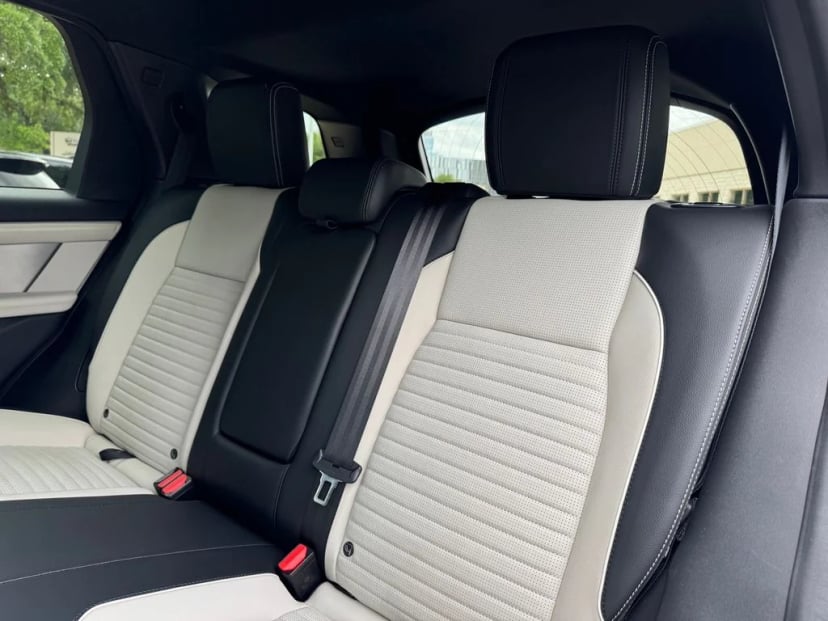 2025 Land Rover Discovery Sport - Image 19