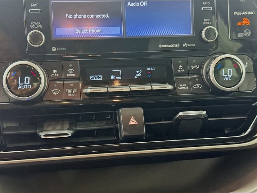 2020 Toyota Highlander - Image 18