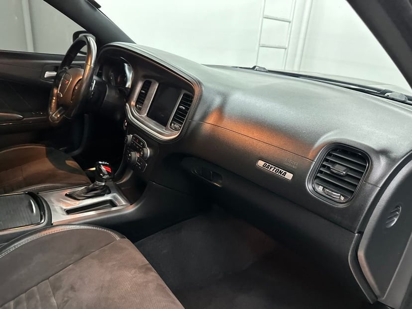 2020 Dodge Charger - Image 23