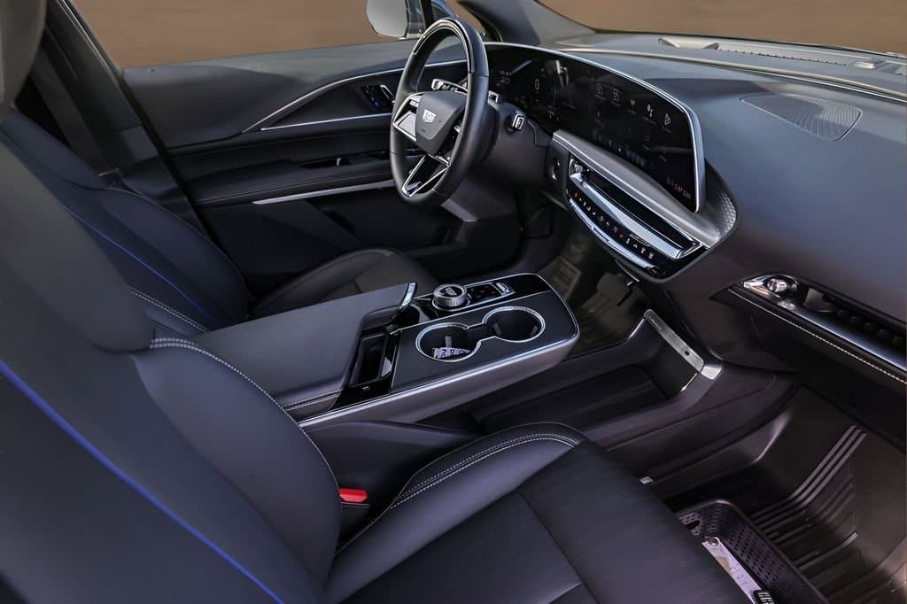 2025 Cadillac LYRIQ - Image 30