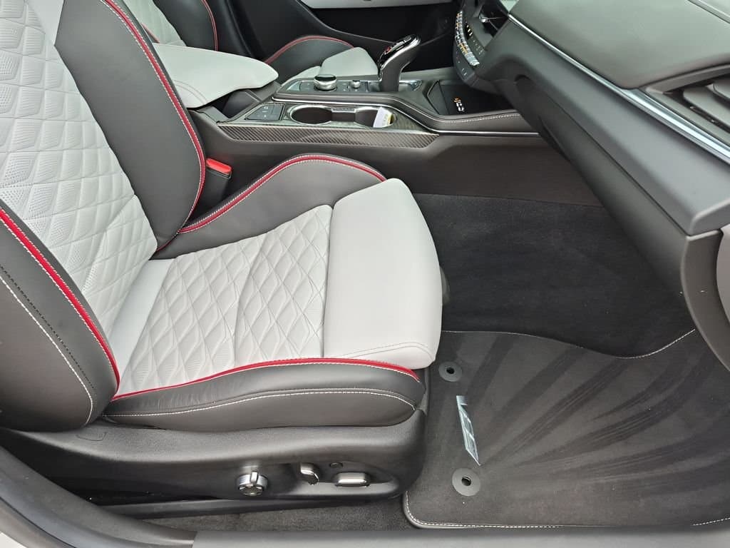 2023 Cadillac CT4 - Image 16