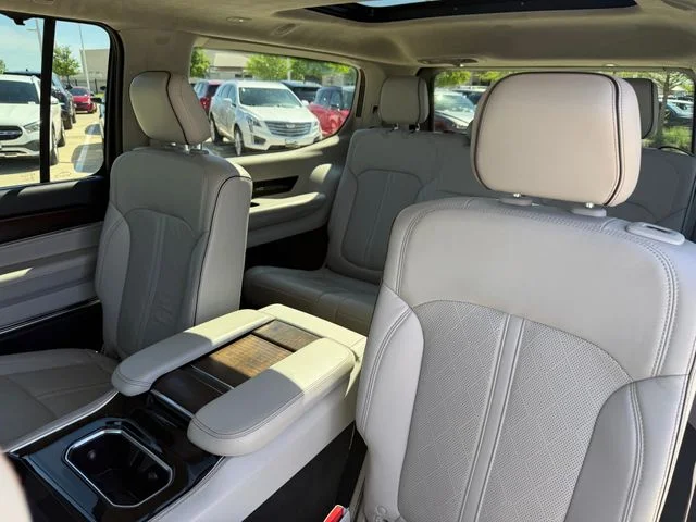 2023 Jeep Grand Wagoneer - Image 31