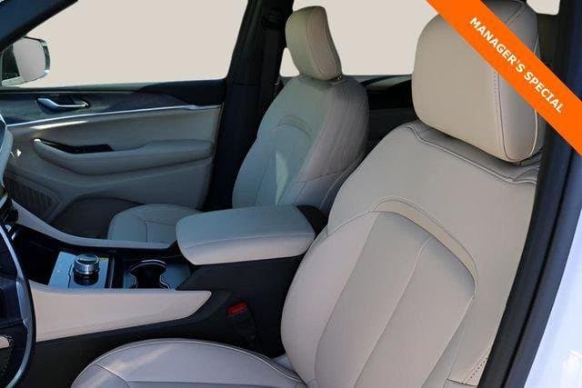 2025 Jeep Grand Cherokee L - Image 11