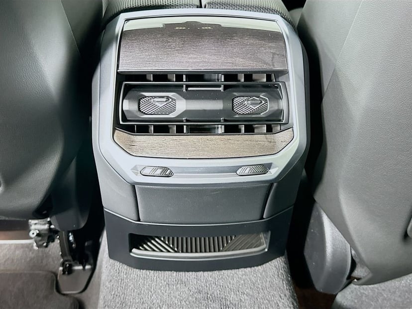 2026 BMW i7 - Image 18