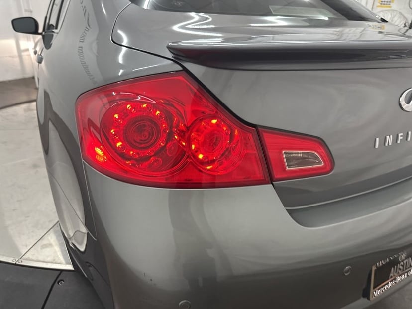 2011 INFINITI G37 - Image 21