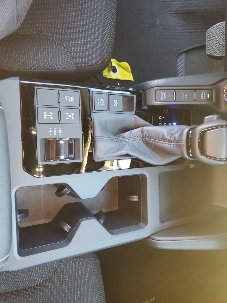 2025 Toyota Land Cruiser - Image 40