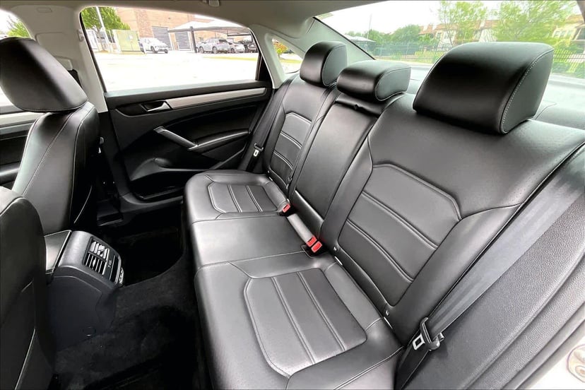 2020 Volkswagen Passat - Image 19