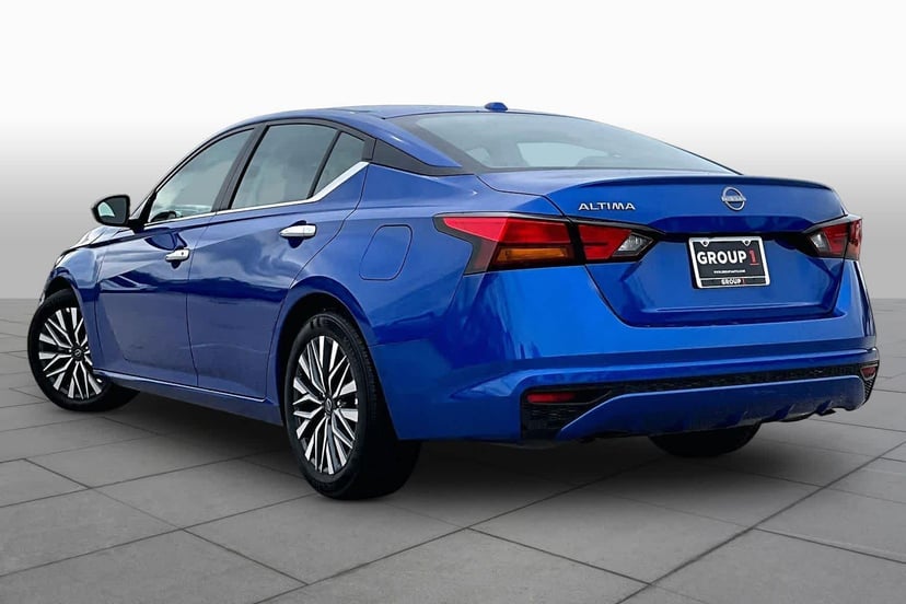 2025 Nissan Altima - Image 12