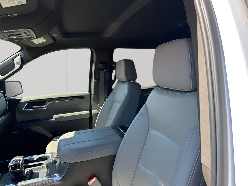 2025 Chevrolet Silverado 1500 - Image 27