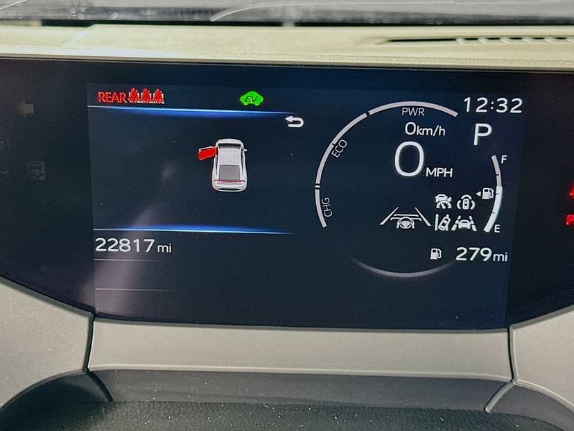 2023 Toyota Prius - Image 12
