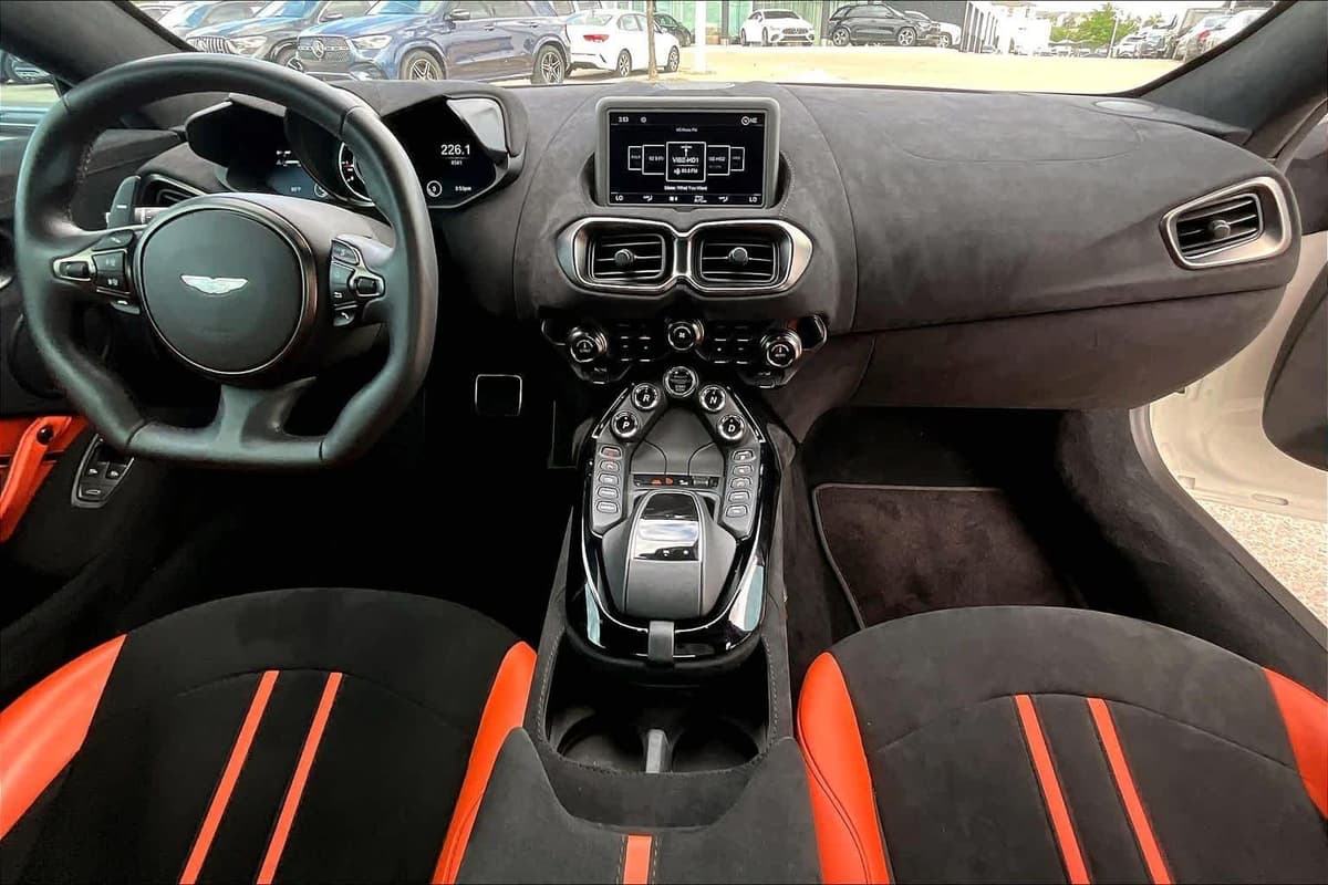 2020 Aston Martin Vantage - Image 16