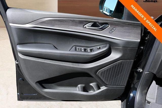 2025 Jeep Grand Cherokee - Image 10