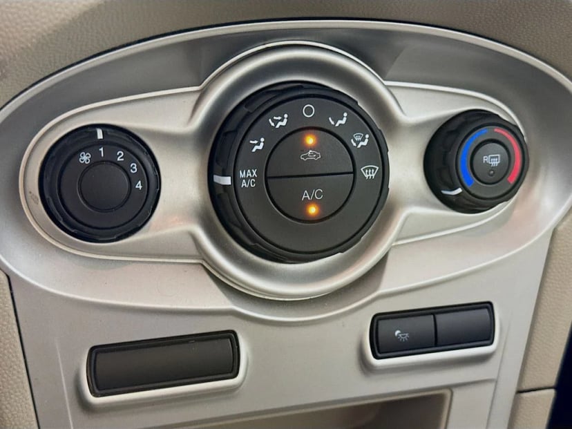 2017 Ford Fiesta - Image 16