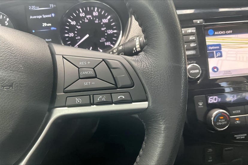 2017 Nissan Rogue - Image 25