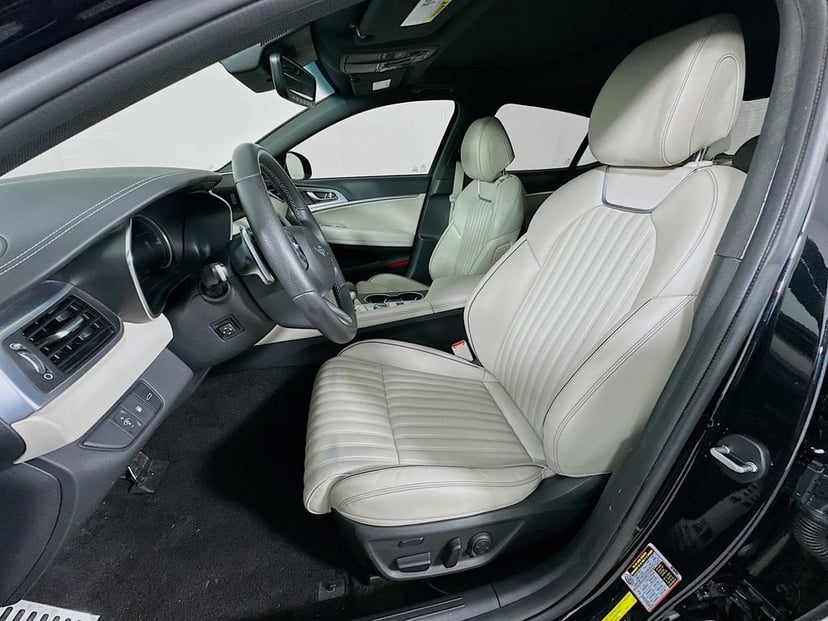 2023 Genesis G70 - Image 21