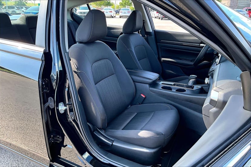 2025 Nissan Altima - Image 9