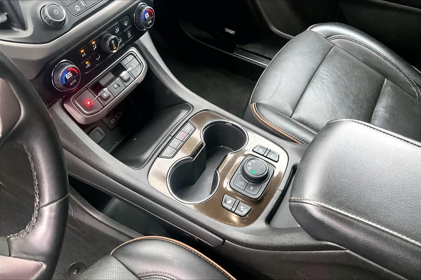 2023 GMC Acadia - Image 16