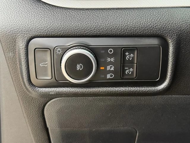2023 Ford Explorer - Image 23