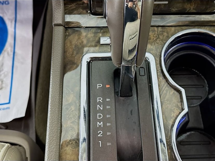 2017 Lincoln Navigator - Image 21