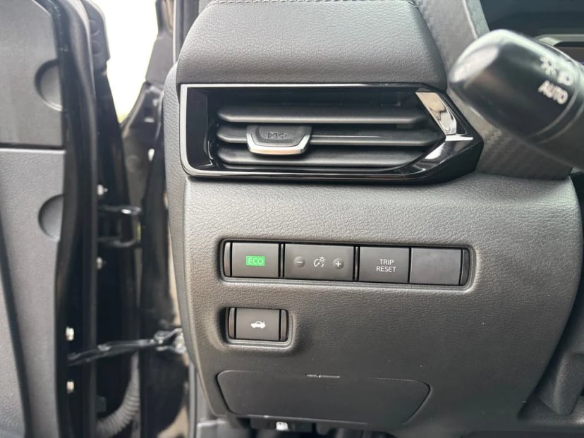 2022 Nissan Sentra - Image 16