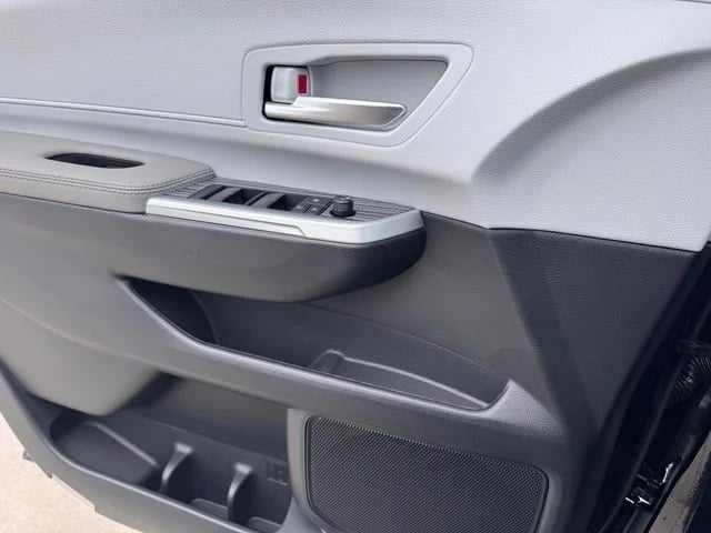 2026 Toyota Sienna - Image 17
