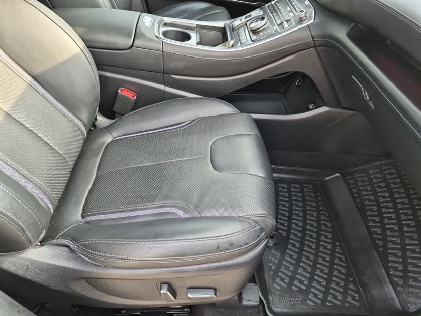 2021 Hyundai Santa Fe - Image 16