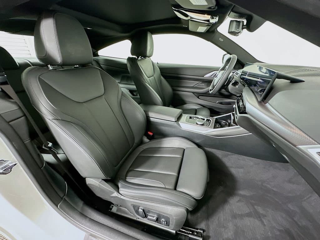 2025 BMW 4 Series - Image 29