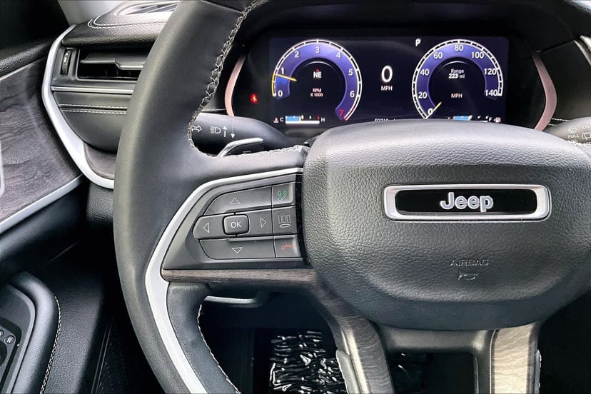 2023 Jeep Grand Cherokee - Image 23
