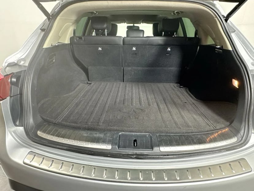 2016 INFINITI QX70 - Image 34
