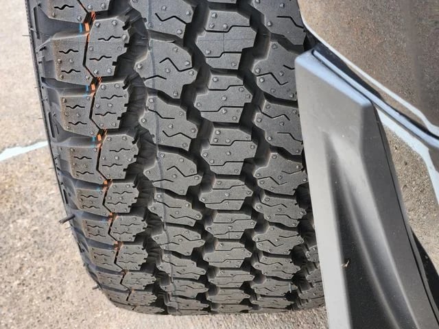 2026 Land Rover Defender 110 - Image 11