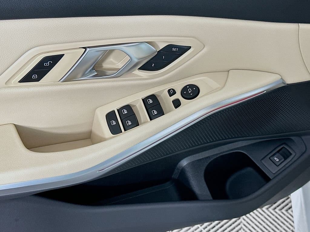 2025 BMW 3 Series - Image 18