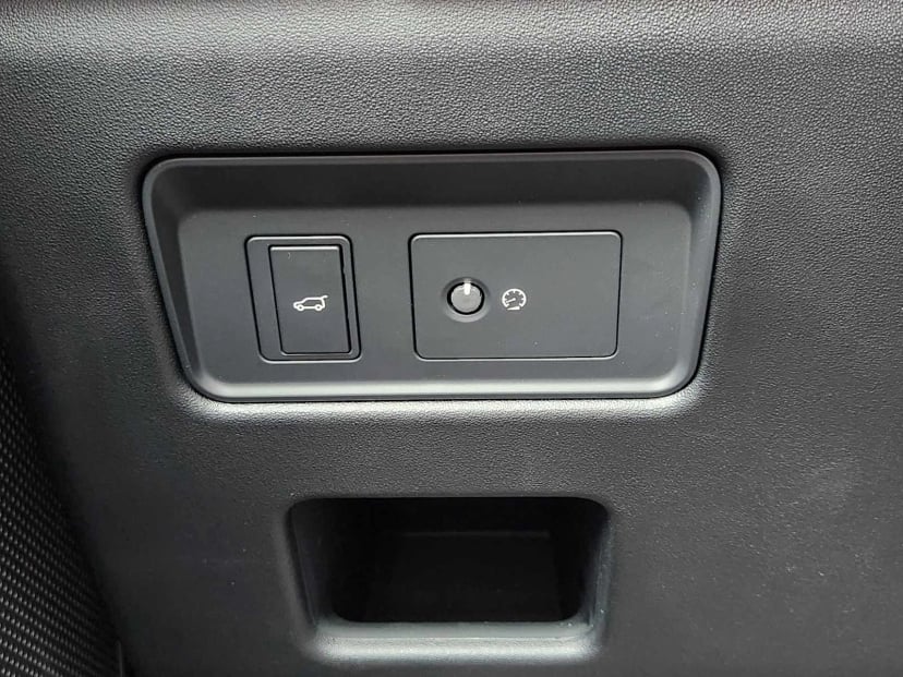 2025 Land Rover Discovery - Image 21