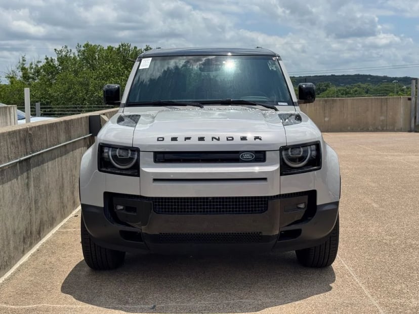2026 Land Rover Defender 110 - Image 3