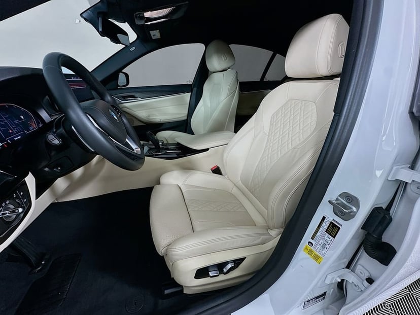 2023 BMW 5 Series - Image 21