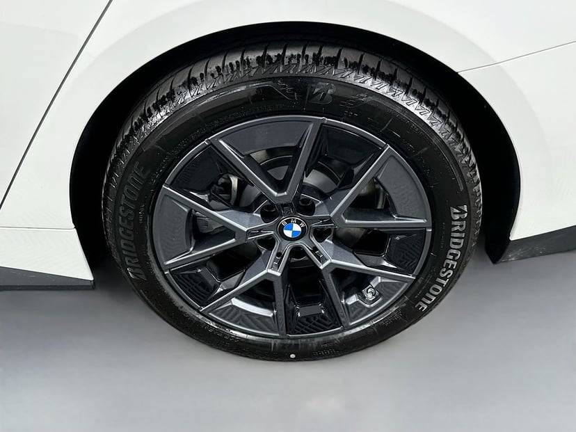 2026 BMW i4 - Image 23