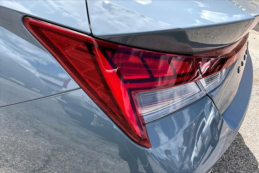 2022 Hyundai Elantra - Image 28